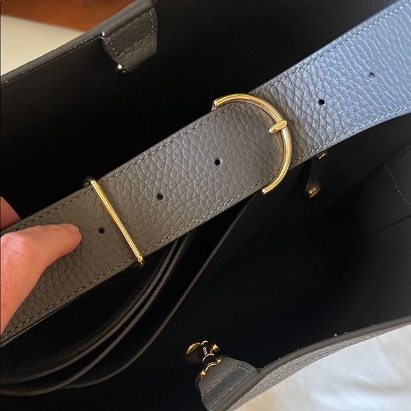 Cuyana Charcoal Leather Linea Oversized Shoulder Bag - Picture 3 of 9